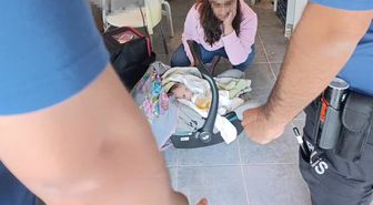 Hırsız ihbarına giden polis gözlerine inanamadı! Karşılarına 5 aylık bebekle anne çıktı