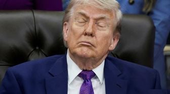 Trump toplantıda uyuyakaldı, Beyaz Saray'dan sert bir açıklama geldi