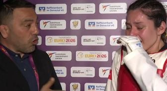 Gençlik ve Spor Bakan Yardımcısı Hamza Yerlikaya, hıçkıra hıçkıra ağlayan Sude Yaren'i teselli etti