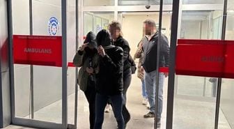 Eskişehir'deki yolsuzluk operasyonunda gözaltına alınan şüpheliler sağlık kontrolünden geçirildi