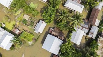 Fırtına Hindistan'ı yıktı geçti: 111 ölü, 72 yaralı