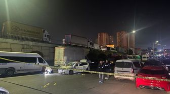 Küçükçekmece'de bir otomobil dur ihtarına uymadı: 1 polis yaralandı