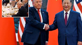 Şi masadan kalktı, Trump dayanamayıp gizlice defterini karıştırdı