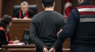 Annesine cinsel saldırıda bulunan ağabeyini öldürdü, 2 yıl ceza verilip tahliye edildi
