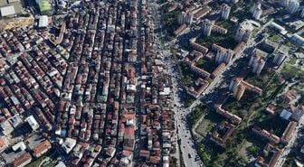 İstanbul'da hayatın iki farklı yüzü aynı karede