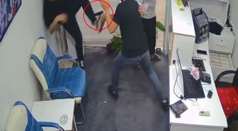 Döviz bürosuna girip peş peşe tetiğe bastı! Ölüm kalım mücadelesi kamerada