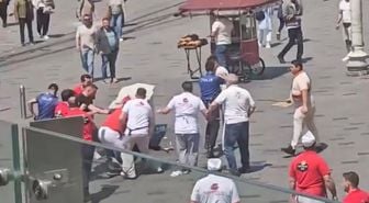 Taksim'de kazmayla esnafa saldırdılar; tekme tokat dayak yediler