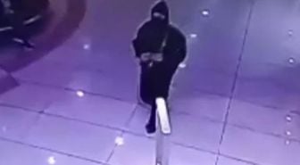 48 suç kaydı olan hırsız çarşaflı kıyafetle yakalandı