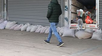 Almus Barajı'nda taşkın alarmı! Esnaf önlem aldı, tahliyeler başladı