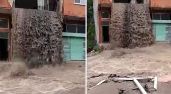 Ordu'da sel suları evin içinden şelale gibi aktı