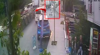 11 yaşındaki çocuk tırın altında kaldı! Korkunç kaza kamerada