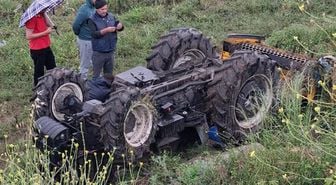 Devrilen traktörün altında yaşamını yitirdi