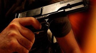 Kayınpeder, damadı ve arkadaşını silahla vurdu