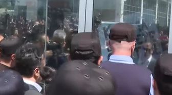 CHP Genel Merkezi'nde tansiyon yüksek! Tahliye için polis devreye girdi