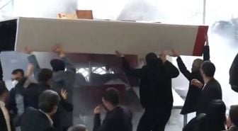 CHP Genel Merkezi'nin içi savaş alanına döndü! Göz gözü görmüyor