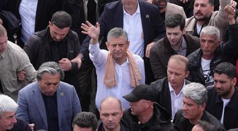 Özgür Özel, CHP Genel Merkezi'nden ayrıldı: Geri gelmek üzere çıkıyorum