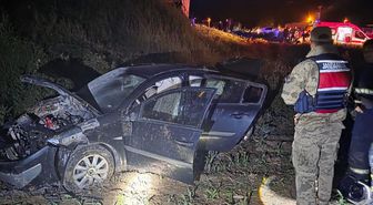 Şarampole yuvarlanan otomobil hurdaya döndü, 3'ü ağır 4 kişi yaralandı