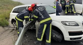 Bariyerlere saplanan lüks aracın sürücüsü hayatını kaybetti