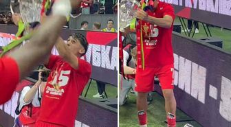 Arjantinli futbolcu şampiyonluk kupasını parçaladı