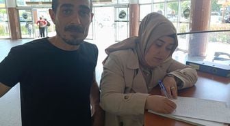 Bursa'da terminalde unutulan altın dolu çanta sahiplerine ulaştırıldı