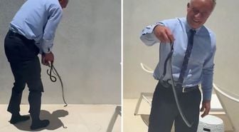 ABD Sağlık Bakanı, yılanı çıplak elleriyle yakaladı