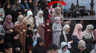 Gazze'de bayram namazı yıkılan camilerin enkazında kılındı