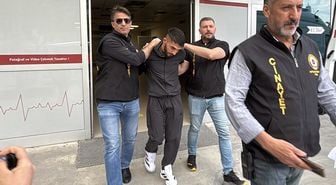 'Birlikte olmayın' deyip annesinin sevgilisini öldürdü