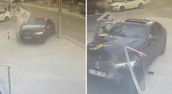 Otomobil iş yerine girdi; kaza anı kamerada