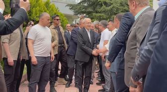 Kılıçdaroğlu evinin önünde partililerle bayramlaştı! Programa Gürsel Tekin de katıldı