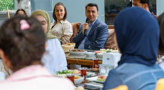Tunceli Valisi Şefik Aygöl'den öğrencilere bayram sürprizi