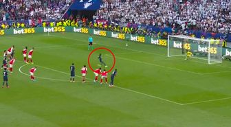Dembele'nin penaltısından sonra Paris tribünleri alev aldı