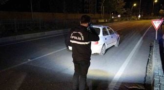 Malatya'da iki aracın çarptığı yaya hayatını kaybetti