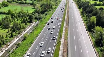Anadolu Otoyolu'nun Bolu geçişinde trafik yoğunluğu