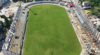 Depremde hasar alan 7 Ocak Stadyumu, yeniden yükseliyor