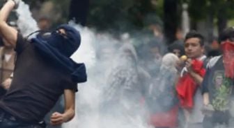 Şili'de öğrencilerin hükümeti protestosunda 25 kişi yaralandı