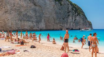 Turist akınına uğruyordu! Dünyaca ünlü plaja giriş yasaklandı