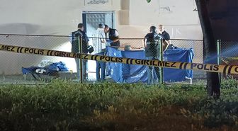 Evlerine gelen kişiyle tartışan karı-koca, başlarından vurularak öldürüldü