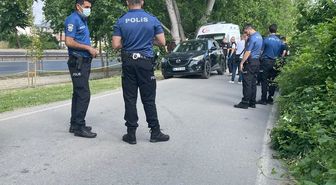 Camları kırık otomobilin arka koltuğunda ölü bulundu