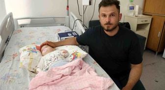 Serum çıkarma işlemi esnasında sargıyla birlikte bebeğin parmağı kesildi