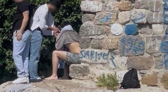 Tarihi yapıları sprey boyayla boyadılar