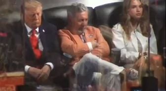 Trump'ın maç keyfi kısa sürdü! Kameralar her şeyi kaydetti