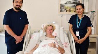 Alanya'da karnından 12 kilogramlık kitle çıkarılan Rus hasta sağlığına kavuştu