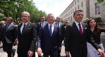Özgür Özel'in ekibinden 28 CHP Parti Meclisi üyesi istifa etti