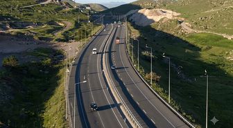 Kayseri Kuzey Çevre Yolu'nda görsel şölen: Aydınlatma direkleri leyleklerin yeni adresi oldu