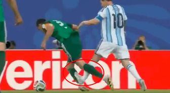 Dünya Kupası'nda Messi tartışması! Rakibinin bacağına bastı, kırmızı çıkmadı