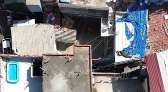 Konak'ta film gibi operasyon! Firariler kaçamadı: Silah, uyuşturucu ve para...