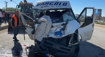 Kavşakta feci kaza! 3 kişi hayatını kaybetti, 2 kişi yaralandı