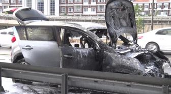 Üsküdar'da alev alev yanan SUV kullanılamaz hale geldi