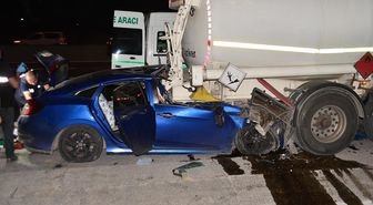 Adana'da tankerle çarpışan otomobildeki baba öldü, 2 çocuğu yaralandı
