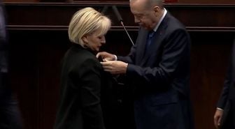 CHP'den istifa eden İstanbul Milletvekili Nimet Özdemir, AK Parti'ye katıldı